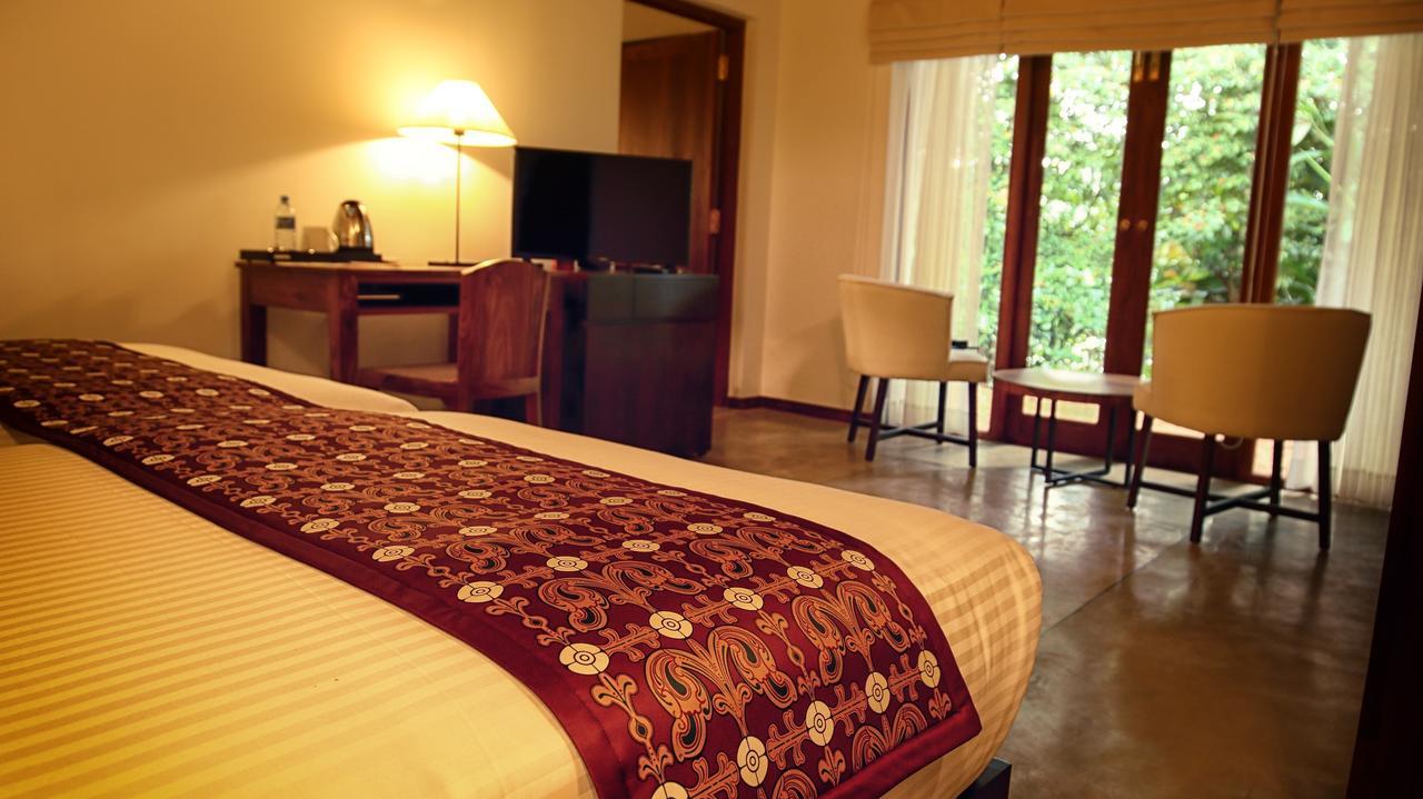 Kings Pavilion Luxury Hotel Канди Екстериор снимка